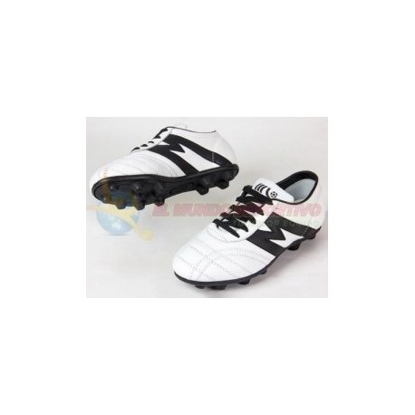 2068-Zapato de fútbol marca Manríquez mod MID TX color blanco con negro