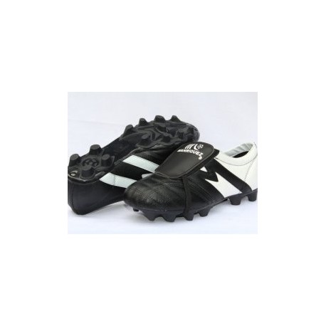 2244-Zapato de fútbol profesional marca Manríquez mod. MID SX color negro con blanco